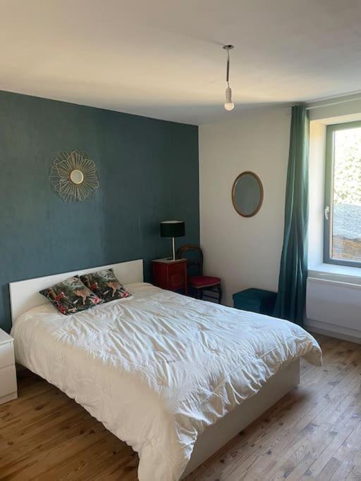 Gite La Roche Paisible Saint-Julien-de-Coppel エクステリア 写真